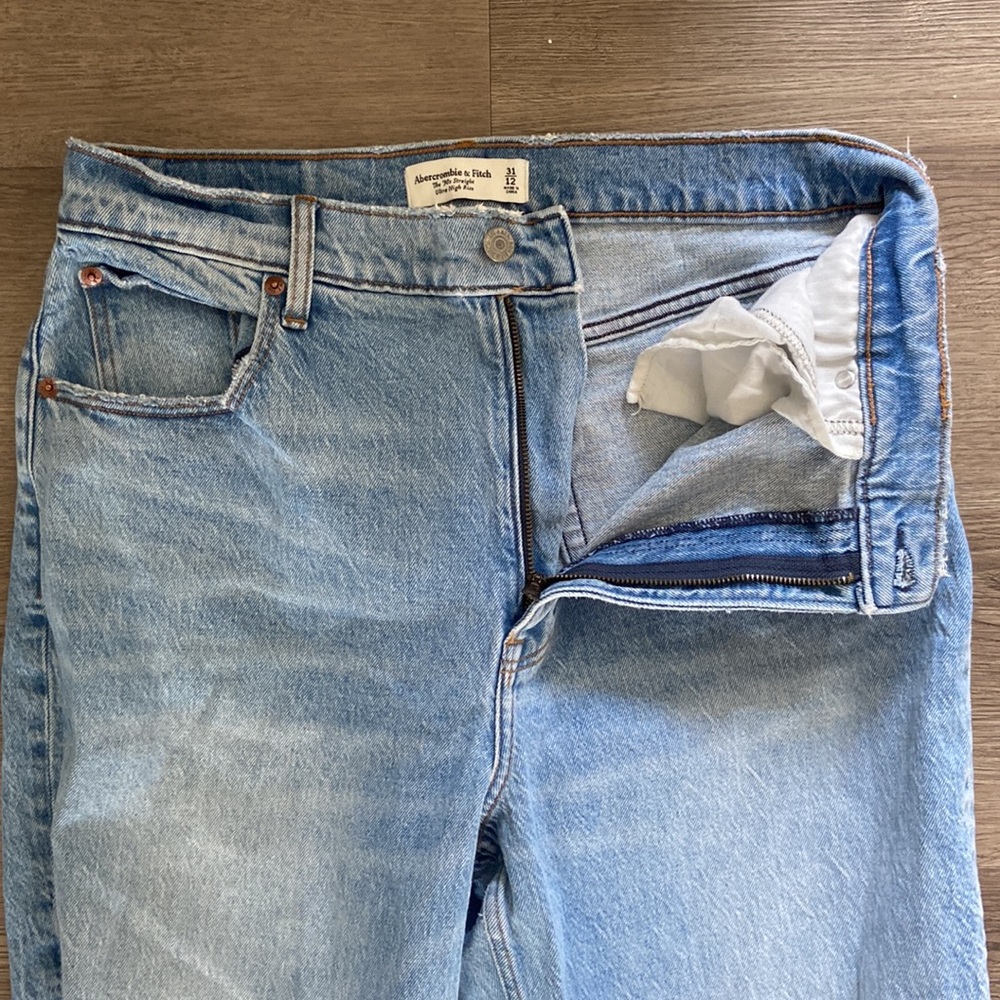 Abercrombie & Fitch 90’s Straight Ultra High Rise Demin